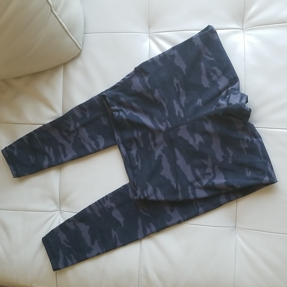 High Waist Camo Leggings Sz Medium (Unknown brand)